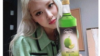 Makin segar lihat Rose BlackPink iklanin sirup. Foto: Screenshot Twitter