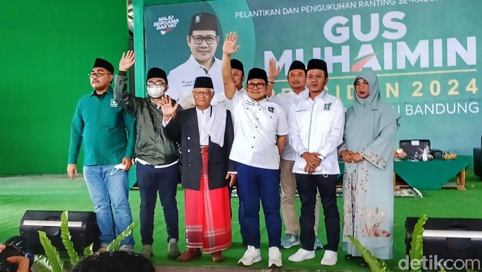 Jelang Pilpres 2024, Muhaimin Ingin Rebut Pemilih Jawa Barat Muhaimin Iskandar menargetkan Provinsi Jawa Barat bisa dikuasai oleh PKB. Hal itu disampaikan saat menghadiri pelantikan dan pengukuhan ranting se-Kabupaten Bandung.