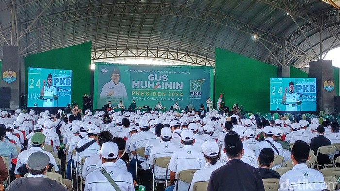 Jelang Pilpres 2024, Muhaimin Ingin Rebut Pemilih Jawa Barat Muhaimin Iskandar menargetkan Provinsi Jawa Barat bisa dikuasai oleh PKB. Hal itu disampaikan saat menghadiri pelantikan dan pengukuhan ranting se-Kabupaten Bandung.
