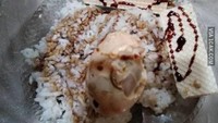 Ingin makan sambil ngemil, netizen ini menyulap menu makannya jadi lengkap dalam satu piring. Ada nasi, telur rebus, siraman kecap bahkan hingga wafer rasa vanilla yang siap di santap. Foto: Instagram/awreceh.id