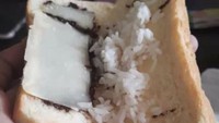 Belum kenyang kalau belum makan nasi tampaknya cocok untuk menjelaskan kebiasaan netizen ini. Ingin mencoba sarapan roti dengan keju, dirinya tak lupa menambahkan sedikit nasi uduk sebagai isian rotinya. Foto: Instagram/awreceh.id