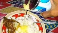 Mungkin maksudnya ingin menyamakan konsep makan telur ceplok dengan kecap. Nyatanya kehabisan kecap membuat netizen ini mencoba menuangkan kental manis di atas nasi dan telur ceploknya. Foto: Instagram/awreceh.id
