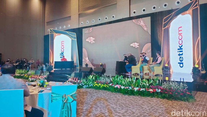 Komika Arafah, Rigen, Bintang Emon dan personel band humor asal Solo, Owah mewawancarai Gubernur Ganjar Pranowo, Sabtu (5/2/2022).