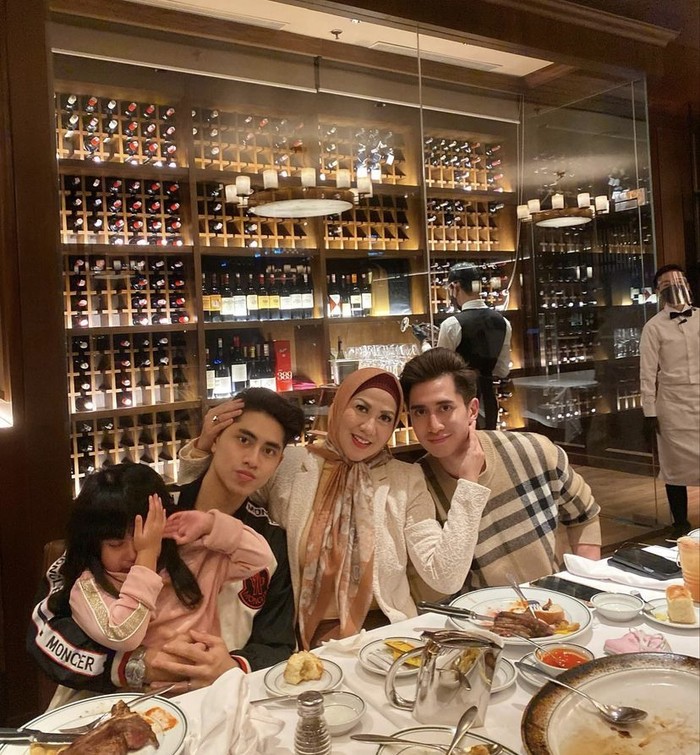 Kulineran Mewah Athalla Naufal di Dubai hingga Jakarta Kulineran Mewah Athalla Naufal di Dubai hingga Jakarta