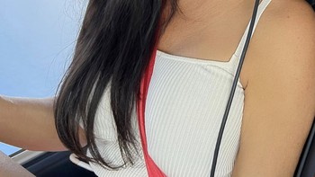 Lauren Sanchez diketahui memegang lisensi pilot. Ia sering mengemudikan helikopter termasuk baru-baru ini ketika mengantarkan Jeff Bezos ke bandara di California. Foto: Instagram