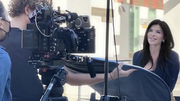 Kariernya mulai menanjak ketika pindah ke California dan menjadi presenter beberapa acara televisi seperti Showbiz Tonight, Fox 11, dan Good Day LA. Foto: Instagram