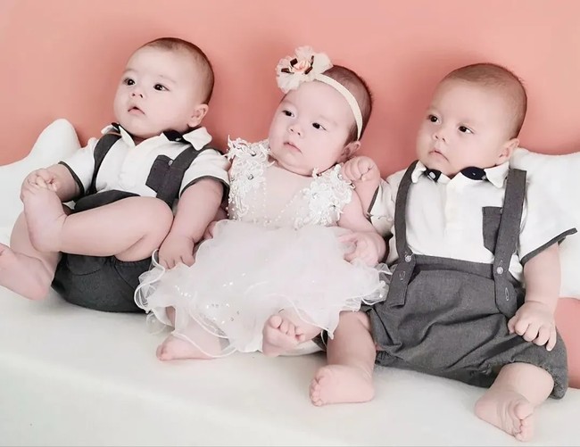 Menurutku yang paling penting adalah memberi anak-anak cinta yang cukup, baik dari ibu atau ayahmu. Sekarang ini, ibuku dan bibiku membantu membesarkan anak-anakku. Mereka mencintai anak-anakku, seperti aku. Keluarga kami sangat bahagia seperti harinya, penuh keceriaan, dan tawa. Atmosfer ini yang paling penting. Aku percaya, tambah Li Xueke. Foto: Dok. Internet/Baidu