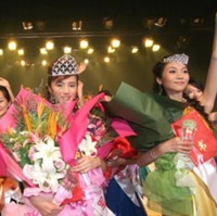 Wanita yang memulai karier dari ajang kecantiikan itu kemudian buka suara soal kritik yang dialamatkan kepadanya. Ia sendiri ternyata dibesarkan tanpa ayah dan merasa ibunya bisa memberikan cinta yang cukup. Menurutnya, sosok ayah tidak selalu penting ketika anak-anak mendapat perhatian penuh dari orang-orang sekitarnya. Apalagi Li Xueke juga mendekatkan mereka dengan saudara-saudara prianya jadi mereka punya figur pria. Foto: Dok. Internet/Baidu