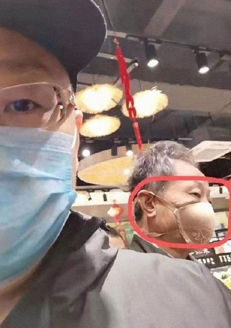 Masker aneh Masker aneh