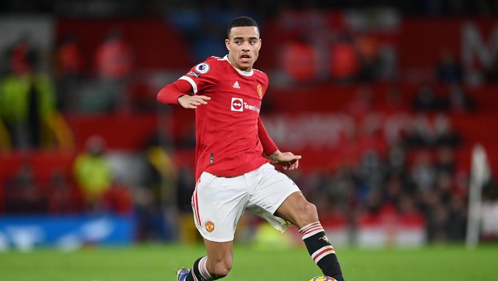 MANCHESTER, ENGLAND - DECEMBER 30: Mason Greenwood of Manchester United controls the ball during the Premier League match between Manchester United  and  Burnley at Old Trafford on December 30, 2021 in Manchester, England. (Photo by Dan Mullan/Getty Images)