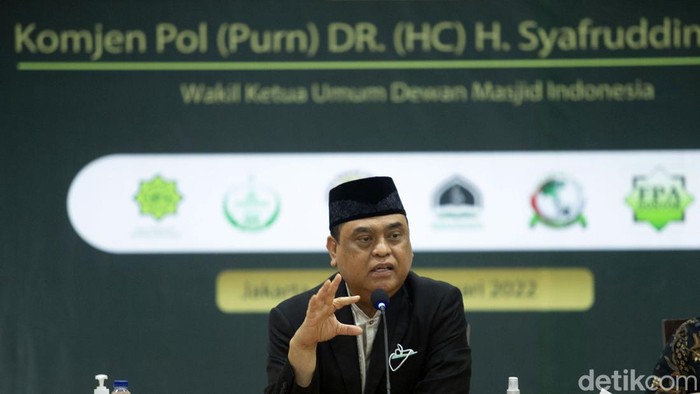 Bonus demografi Indonesia diperkirakan terjadi pada tahun 2030 mendatang. Menurut Bappenas, pada tahun tersebut jumlah usia produktif yang dimaksud bisa mencapai 64% dari total jumlah penduduk sekitar 297 juta jiwa. Bonus demografi 2030 bisa menjadi momentum Indonesia untuk menjadi negara maju karena berbagai keuntungan yang bisa didapat. Hal itu tentu harus dipersiapkan dengan matang, salah satunya melalui pendidikan – pendidikan di Pondok Pesantren (Ponpes). Sejumlah Pimpinan Ponpes melakukan silaturahim yang dihadiri juga oleh Wakil Ketua Umum Dewan Masjid Indonesia (Waketum DMI) Komjen Pol (Purn) DR. (HC) H. Syafruddin.
