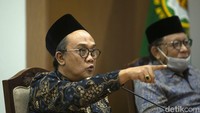 Menurut Bappenas, pada tahun tersebut jumlah usia produktif yang dimaksud bisa mencapai 64% dari total jumlah penduduk sekitar 297 juta jiwa. Bonus demografi 2030 bisa menjadi momentum Indonesia untuk menjadi negara maju karena berbagai keuntungan yang bisa didapat. Hal itu tentu harus dipersiapkan dengan matang, salah satunya melalui pendidikan-pendidikan di Pondok Pesantren (Ponpes). 
