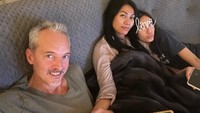 Tahun lalu, Anggun C Sasmi juga mengunggah beragam potret Kirana sejak kecil sampai usianya yang menginjak 14 tahun. Cantik sekali ya, Kirana! Foto: Instagram @anggun_cipta