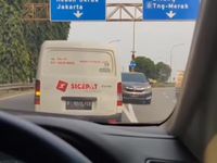 Viral Pengendara Mobil Lawan Arah Di Pintu Exit Tol Di Tangerang, Ingat ...