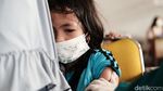 Panjangnya Antrean Vaksinasi Booster di Bekasi