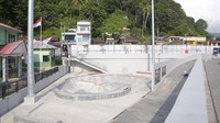 Presiden Jokowi menyampaikan dengan telah selesainya penataan Kawasan Pantai Bebas Parapat yang dilakukan Kementerian PUPR, maka langkah selanjutnya adalah mengisi kawasan tersebut dengan kegiatan-kegiatan yang mendukung industri kreatif untuk menumbuhkan perekonomian di Sumatera Utara.