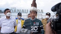Menteri Koordinator Bidang Kemaritiman Luhut Binsar Pandjaitan turut hadir dalam peresmian Ruang Terbuka Publik (RTP) Pantai Bebas Parapat.