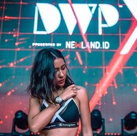 Sementara inilah penampilan Patricia yang tampil di acara festival musik DWP pada 2018 silam. Foto: dok. Instagram/@pschuldtz