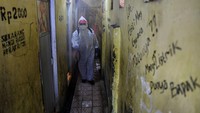 Penyemprotan ini sebagai upaya untuk untuk mengantisipasi penyebaran dan mencegah penularan virus Corona.