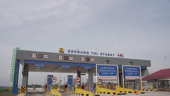 Ruas Tol Binjai-Stabat 11,8 kilometer yang baru diresmikan Presiden Joko Widodo (Jokowi) Ruas Tol Binjai-Stabat 11,8 kilometer yang baru diresmikan Presiden Joko Widodo (Jokowi)