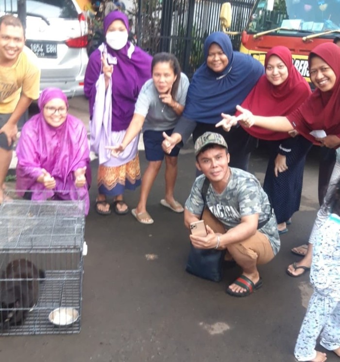 Seorang ibu di Depok diberi imbalan uang senilai Rp 5 juta setelah berhasil menemukan kucing milik warga. Hadiah diberikan karena pemilik menggelar sayembara. (dok Istimewa)