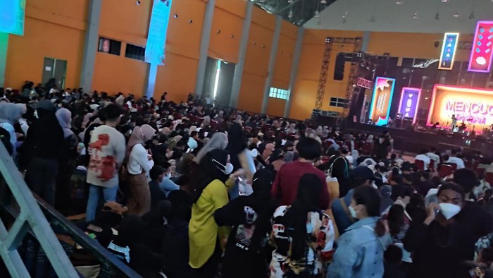 Situasi pembubaran konser musik gegara langgar prokes di Makassar (Dok. Istimewa)