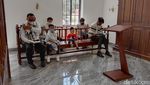 Suasana Ibadah di Sinagoge Samping Museum Holocaust yang Jadi Sorotan