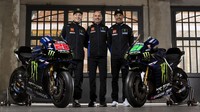 Peluncuran motor balap Yamaha tersebut dilakukan pada Jumat (4/2/2022) waktu setempat. Pabrikan asal Jepang itu hanya menghadirkan beberapa pembaruan kecil, livery-nya pun juga tidak mendapat perubahan besar. Foto: Pool (Yamaha MotoGP)