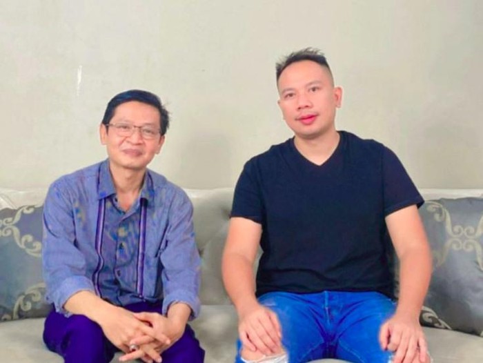 Vicky Prasetyo kedatangan Kepala KUA Gunung Putri.