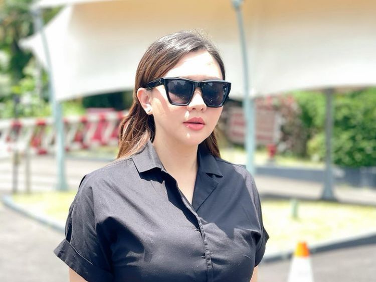 Pertahanan Jebol! Vicky Shu Kena Corona Usai Bertahan 2 Tahun