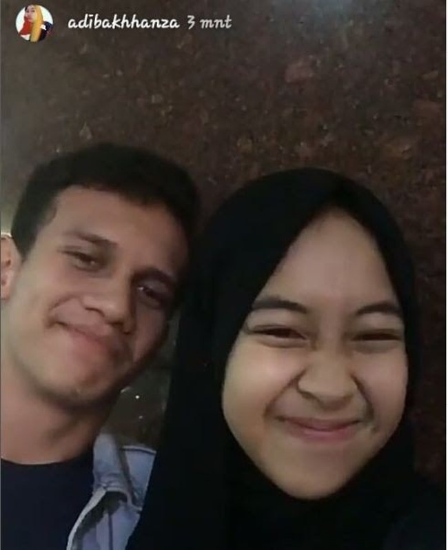 Adiba Khanza, putri Umi Pipik dan mendiang Ustaz Jefri Al Bukhori atau Uje, ternyata sudah lama berpacaran dengan pesepakbola Egy Maulana. Umi Pipik sendiri yang mengonfirmasi hal tersebut. Bukan sebuah hal yang mengejutkan mengingat keduanya beberapa kali mengunggah momen kebersamaan di media sosial. (Foto: Instagram)