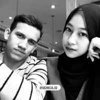 Salah satu foto yang diunggah memperlihatkan selfie keduanya sepulang Egy Maulana dari Piala AFF Singapura. Kala itu, Egy ikut membela timnas Indonesia. (Foto: Instagram)