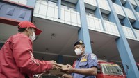 Mengungkapkan rasa sayang dan apresiasi terkadang masih menjadi hal yang sulit untuk diungkapkan dengan kata-kata. Namun, mengekspresikan perasaan tidak terus-menerus harus dilakukan dengan kata-kata saja. Tiap orang memiliki caranya sendiriuntuk menyatakan perasaannya kepada orang-orang terdekat, salah satunya melalui perantara makanan. 
