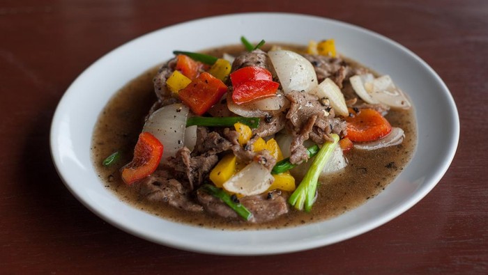 Daging dan masakan olahan buaya