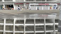 Meskipun mereka juga was-was dengan melonjaknya virus Omicron di Ibukota Jakarta, namun mereka tetap beraktivitas.