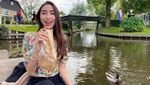 Asyiknya Nadia Purwoko Saat Kulineran hingga Masak Bareng Hotman Paris