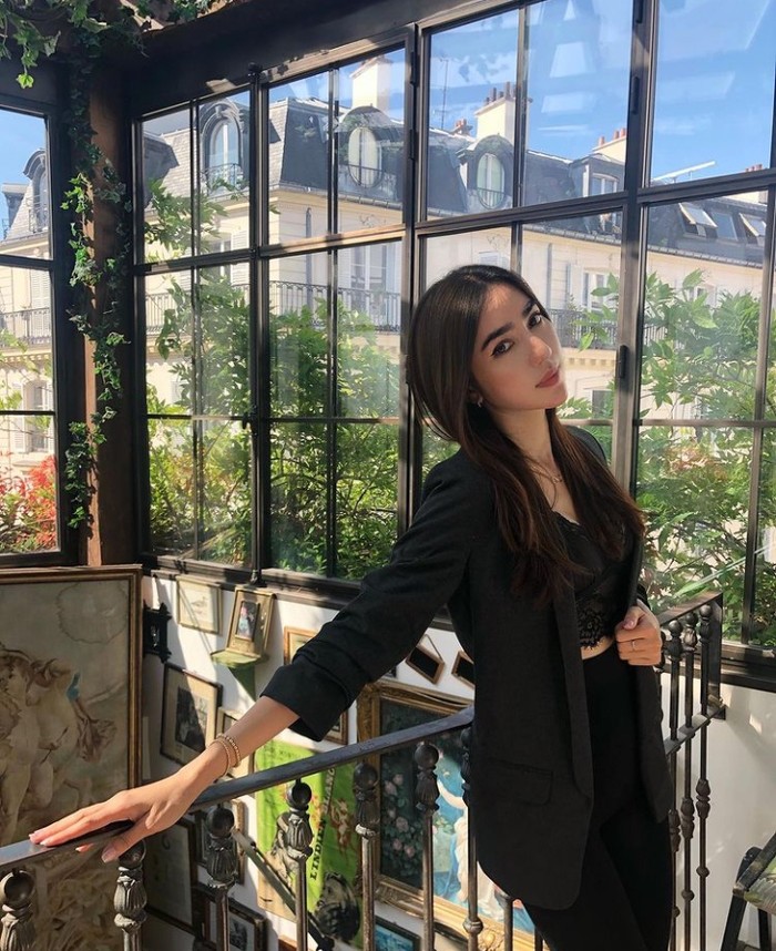 Asyiknya Nadia Purwoko Saat Kulineran hingga Masak Bareng Hotman Paris