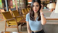 Doyan minum minuman dingin, Nadia juga lebih memilih air putih dingin dibandingkan bersuhu ruang. Rasa dingin yang sejuk dirasa lebih nikmat oleh Nadia saat membasahi tenggorokannya. Foto: Instagran/nadiapurwoko