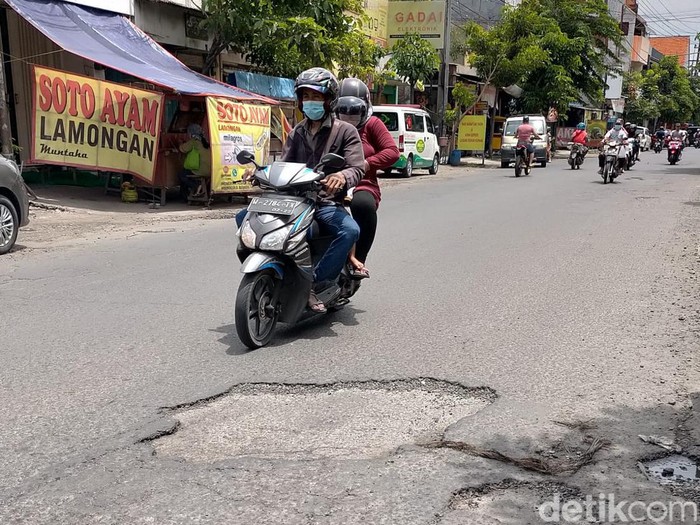 Jalan berlubang di Sepanjang Sidoarjo