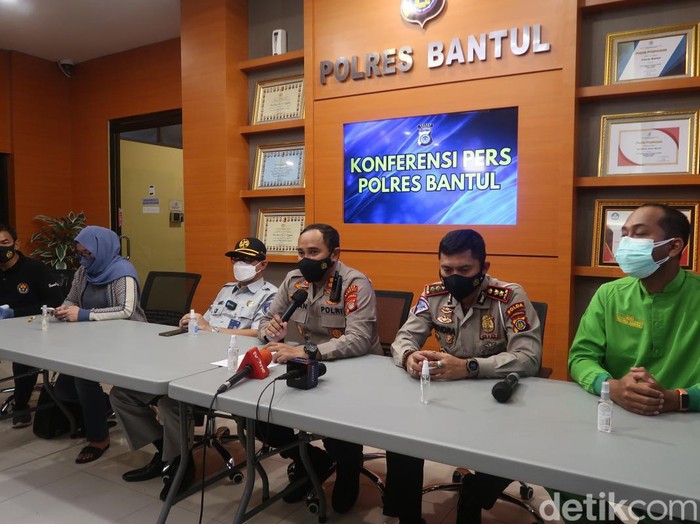 Kapolres AKBP Ihsan memberikan keterangan pers.