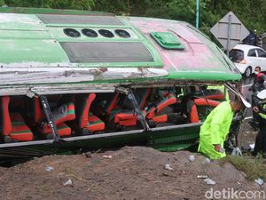Detik-detik Laka Maut Bus di Bantul, Saksi: Penumpang Terpental!