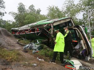 Sebelum Tabrak Tebing, Bus Wisata di Imogiri Sempat Alami Gangguan