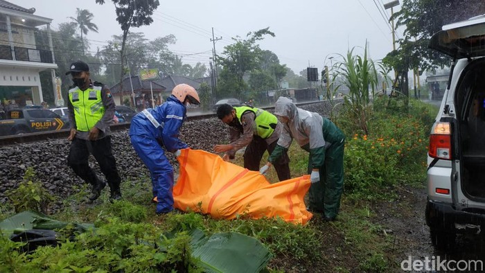 Korban tertabrak KA di Blitar