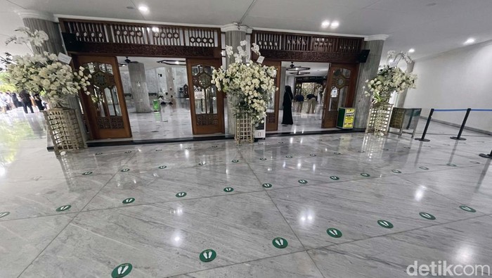 Jenazah mertua Sandiaga Uno, Abdul Aziz Marzuki, akan dimakamkan di area Masjid Attaqwa Sriwijaya, Kebayoran Baru, Jaksel. Begini situasi terkini di Masjid Attaqwa Sriwijaya.