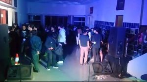 Berkerumun, Reuni-Pesta Miras Mahasiswa Bandung Dibubarkan Satpol PP