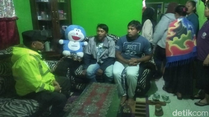 suami istri terserer longsor
