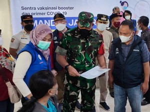 Dokter Alumni Smandel Jakarta Gelar Vaksinasi untuk 1.600 Orang