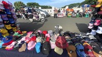 Namun hal itu tidak membuat warga takut untuk beraktivitas di luar rumah.