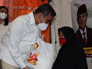 Muzani Bagikan Sembako di Ragunan, Minta Doa Prabowo Jadi Presiden