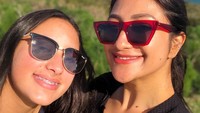 Sosok Camilla pun sempat membuat netizen salah fokus di unggahn Rahma Azhari. Dok. Instagram @raazharita